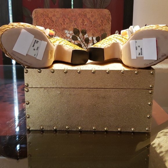 Dolce and Gabbana - Picture 9 of 16